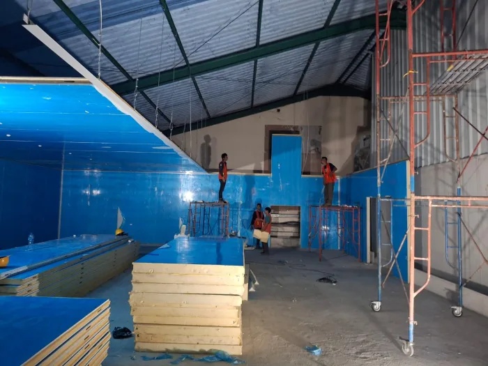 Pemasangan Dinding & Plafon Sandwich Panel Ruang Pendingin