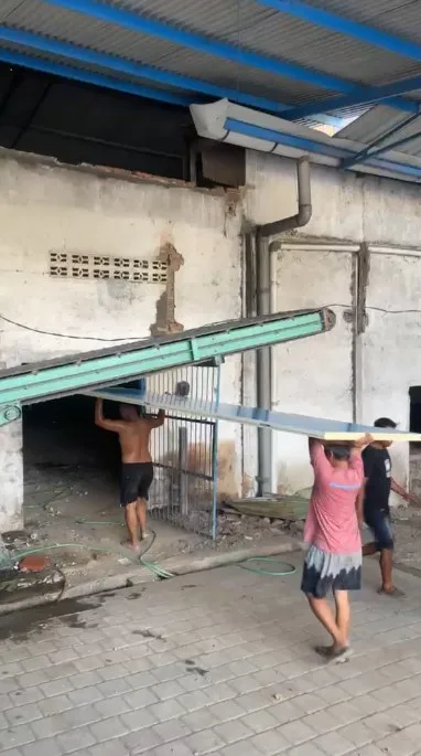 Mobilisasi & Penanganan Lembaran Panel Sandwich PU